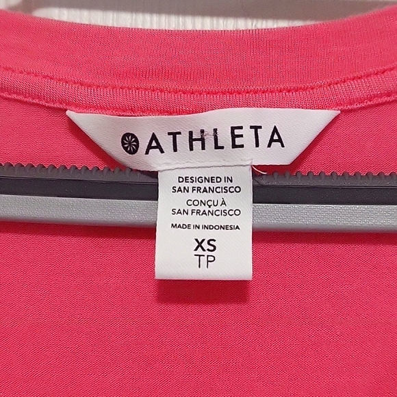 Athleta tee - Picture 2 of 6